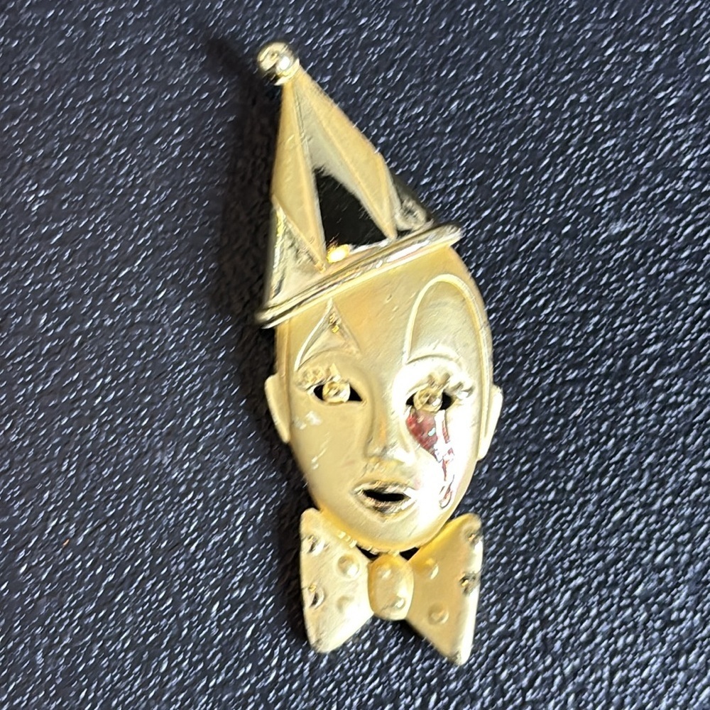Crying Harlequin Pierrot Clown Mask Brooch Pin Goldtone Vintage 1980s
